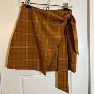 ARITZIA WILFRED DORINE MID RISE FAUX WRAP MINI SKIRT SIZE 4 IN ORANGE PLAID